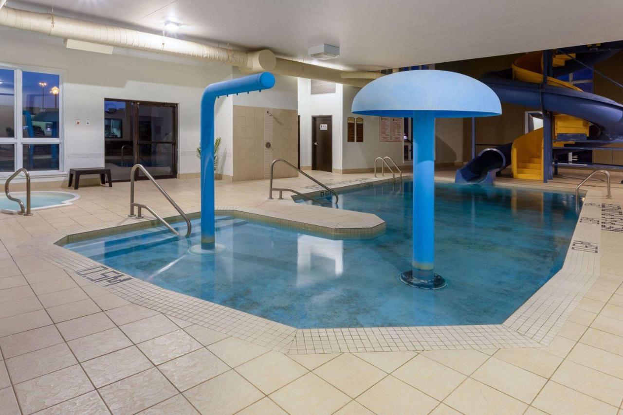 Super 8 by Wyndham Lachenaie/Terrebonne Exterior foto
